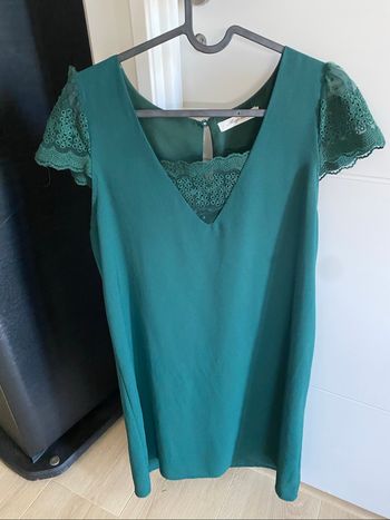 Robe verte à dentelle