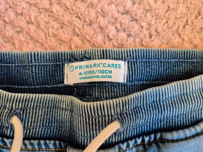 Short en jeans 4/5ans 110cm, Primark, neuf - photo numéro 3