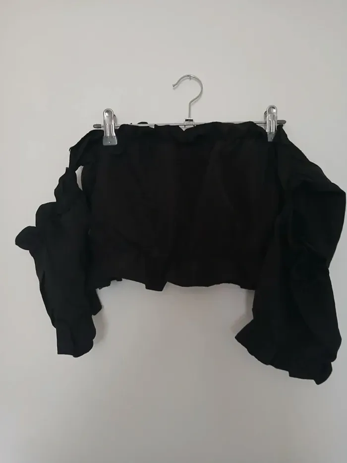 Crop top épaules nues