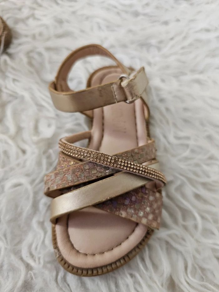 Sandales couleur or avec strass taille 25 - photo numéro 10