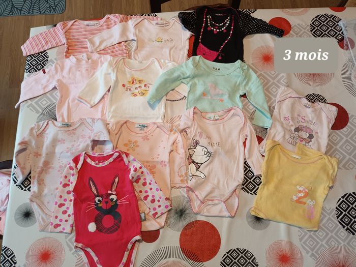 Lot 10 bodies manches longues Taille 3 mois fille 👧 - photo numéro 2