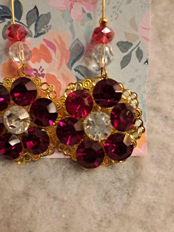 Boucles d'oreilles pendante avec strass rouge et blanc - photo numéro 5