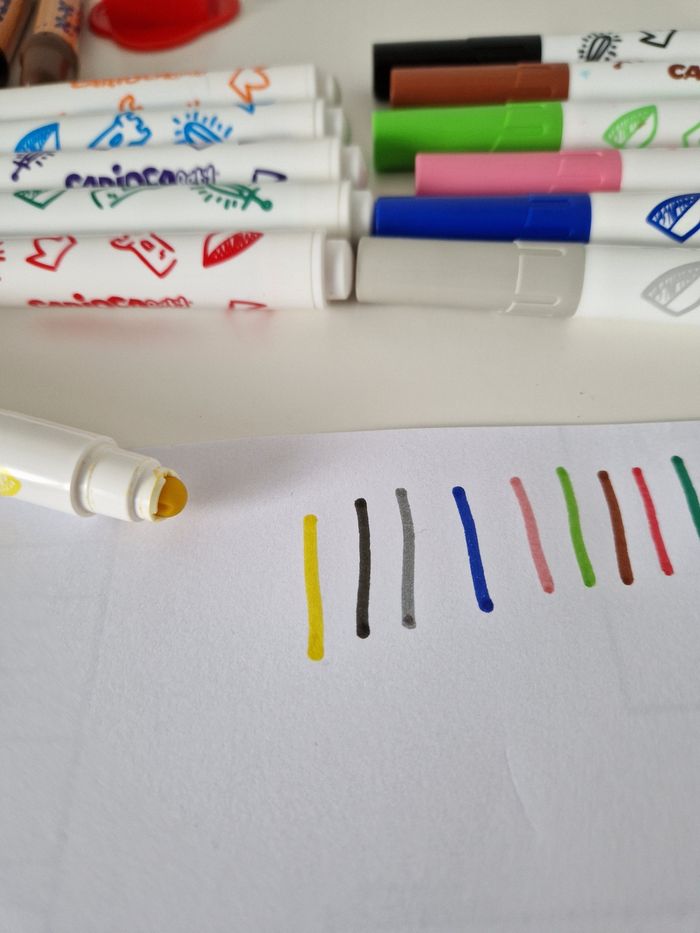 Lot feutres et crayons de couleurs - photo numéro 3