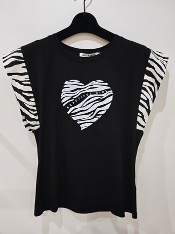T-shirt noir Coeur Zèbre &Épaulettes marquée
