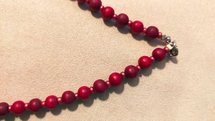 Collier vintage perles rouges & perles carrées noires à motifs rouges – Collection Terres d’Ailleurs - photo numéro 9