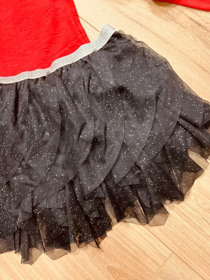 Taille 5 ans tenue 2 pièces fille Kiabi Charlie et prune rouge noir et argenté * tulle * 🩷 - photo numéro 3