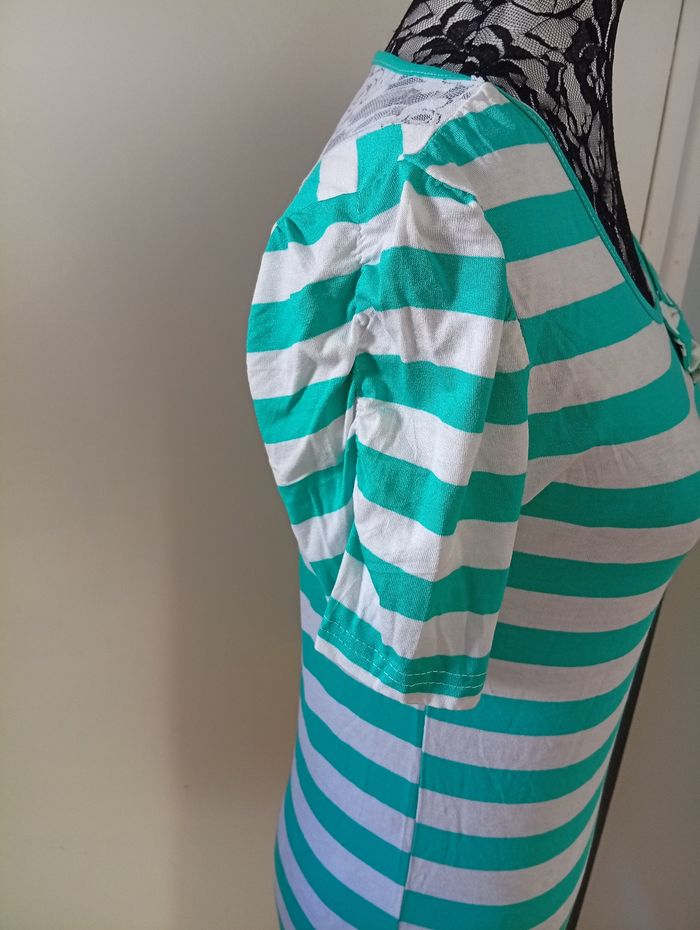 Joli tee-shirt avec p'tite dentelle à l' arrière - photo numéro 4