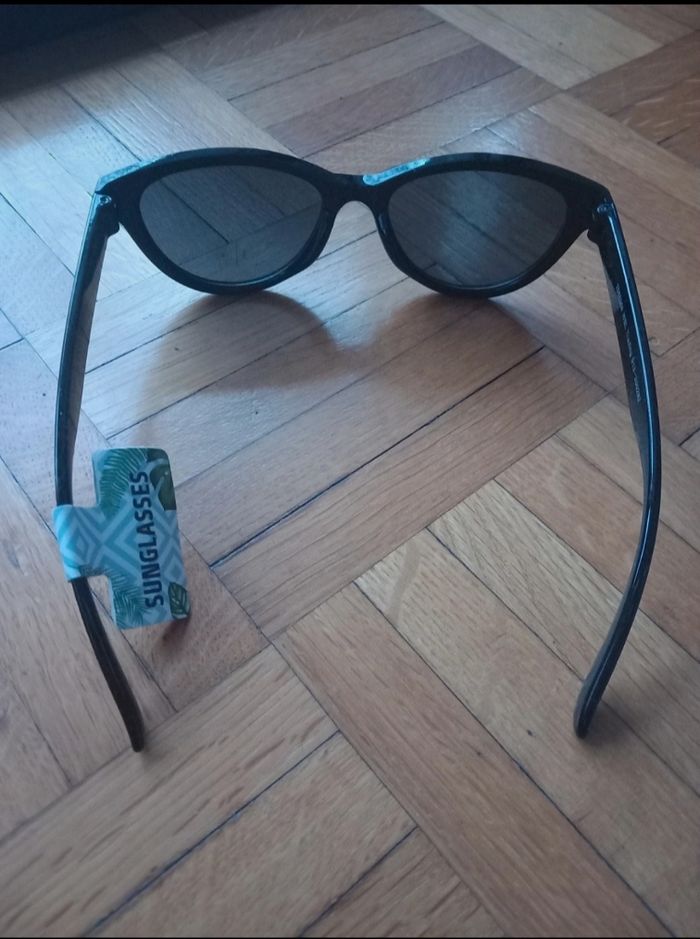 Lunettes de soleil noirs cat 3 neufs avec étiquette - photo numéro 3