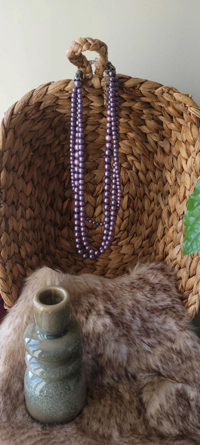 Joli collier en perles violet