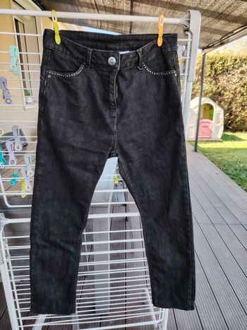 Joli jean noir avec des strass