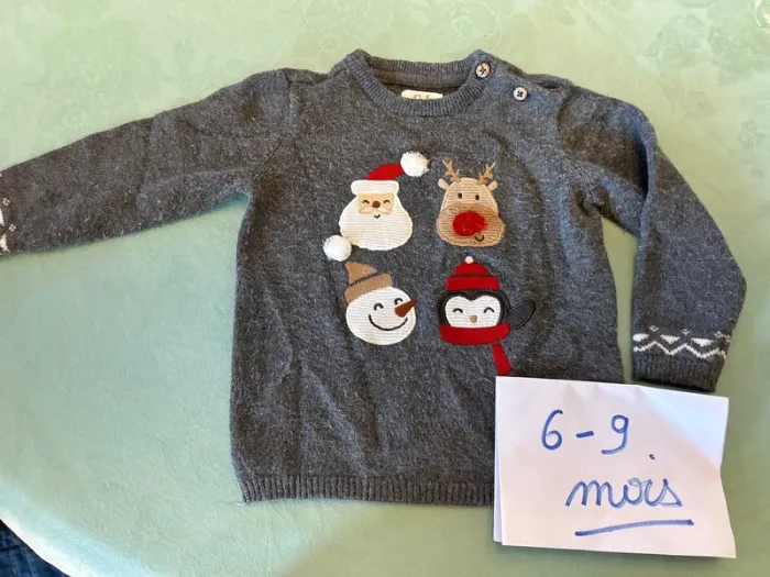 Pull de Noël C&A - 9/12 mois