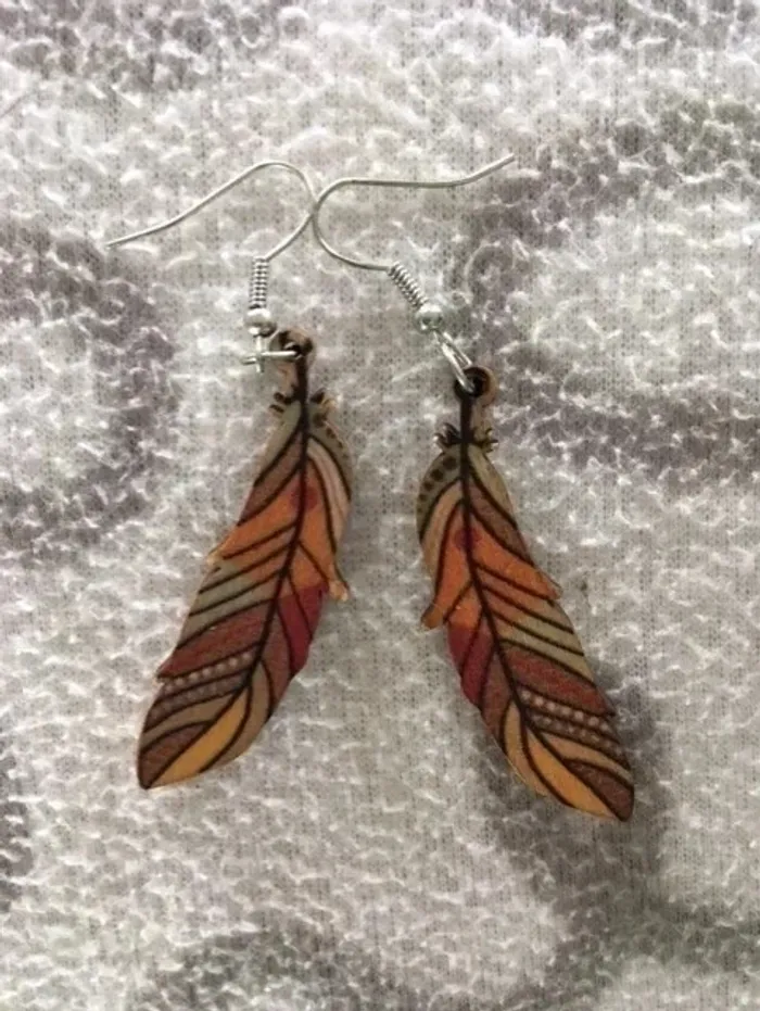 🪶 Boucles d’oreilles bois forme plume – Neuf – Légères à porter - photo numéro 2