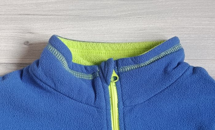 Sweat molletonné et zippé de couleur bleu clair. Taille 12 ans - photo numéro 3