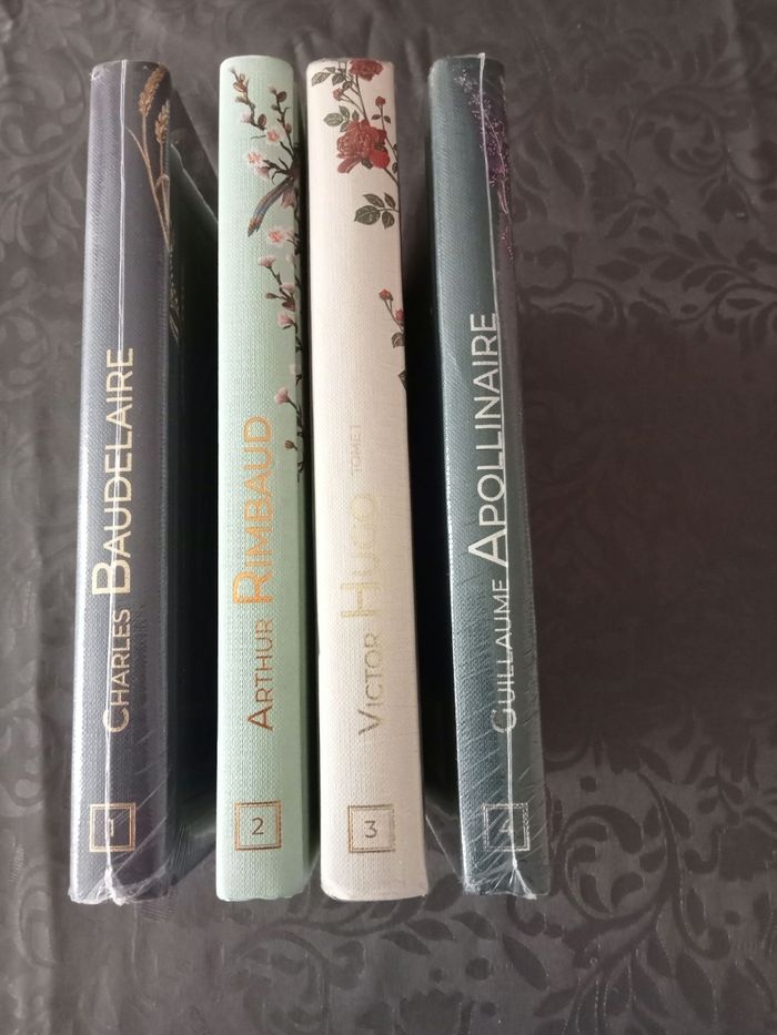 Lot 4 livres Poèmes éternels.