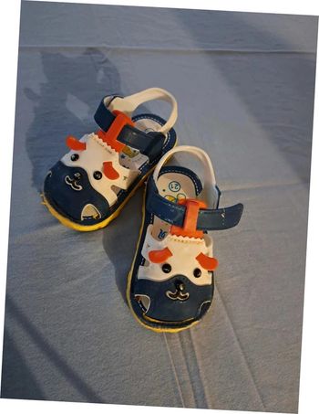 Sandales en plastique pour la plage et la piscine