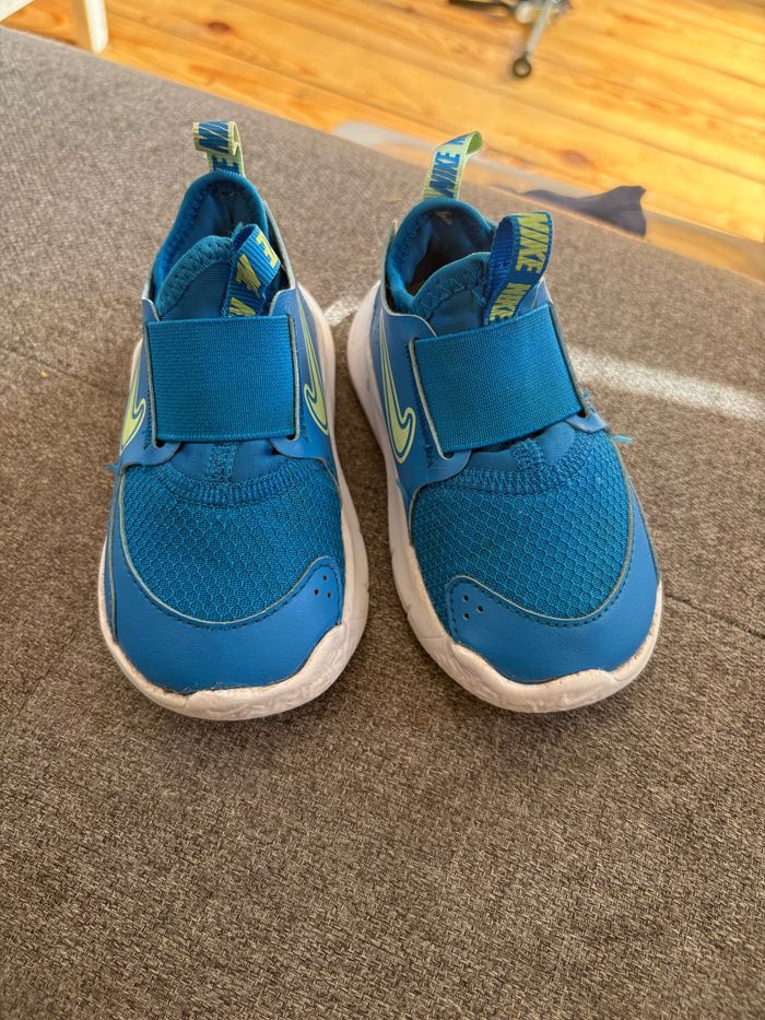 Basket Nike taille 22 - photo numéro 2