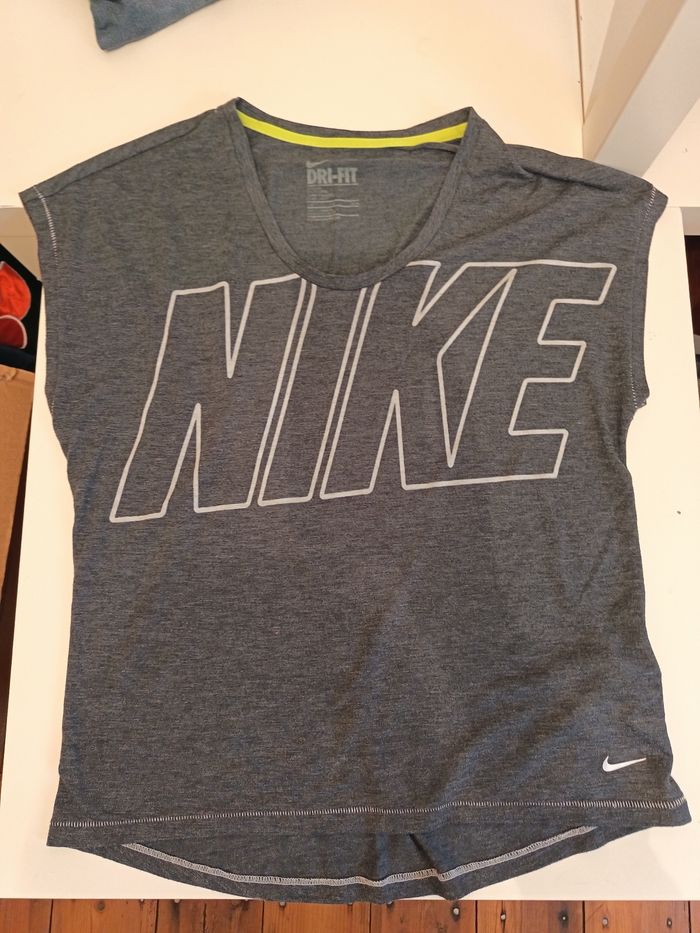 T-shirt Nike