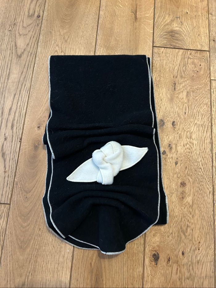 Écharpe noire et Blanche - Polaire - Neuve - photo numéro 4