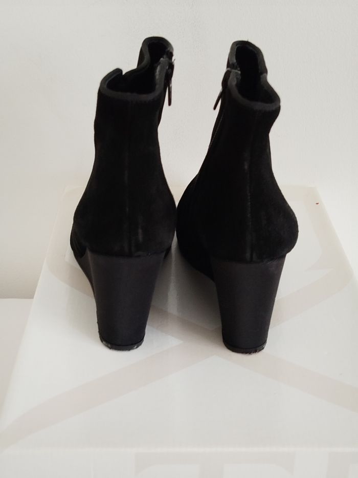 Bottines noires à talons compensés 8cm en daim Texto taille 38 - photo numéro 4