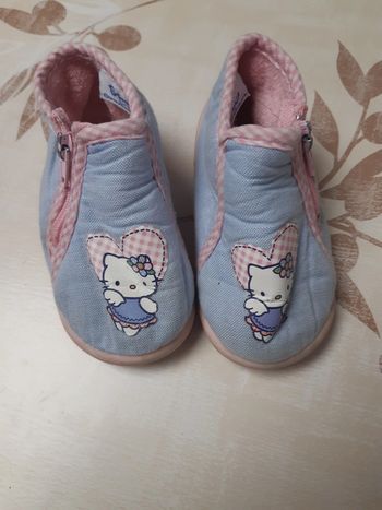 Pantoufles chaussons hello Kitty pointure 19