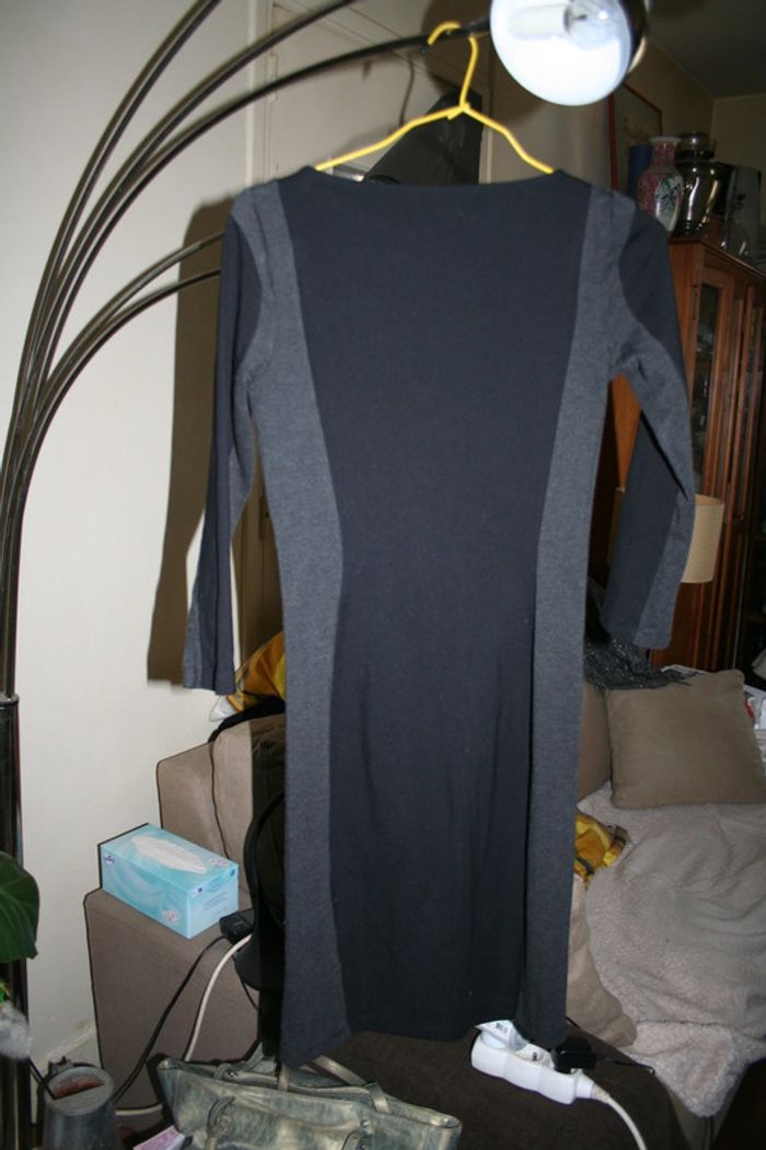 🌸👍Hausse de prix 👍Robe noire / grise Taille 34 " H& M "🌸 - photo numéro 3