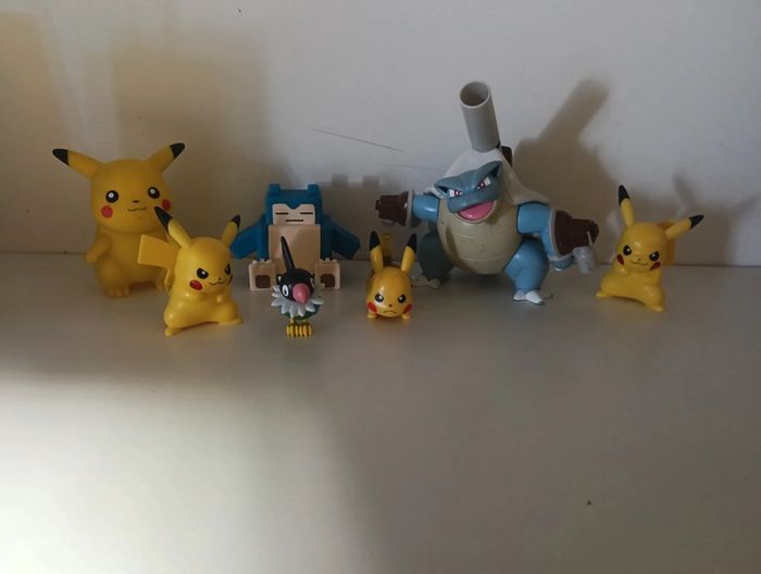 Lot de figurines pokémon