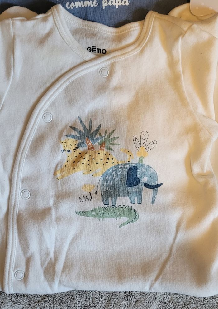 8 pyjamas - photo numéro 2
