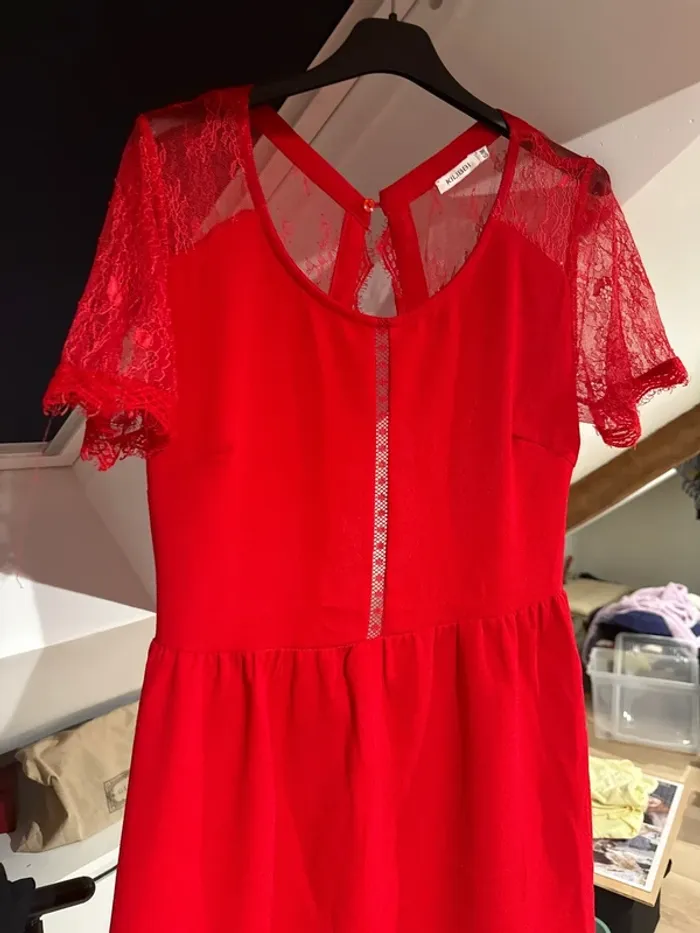 Robe rouge dos ouvert - photo numéro 2
