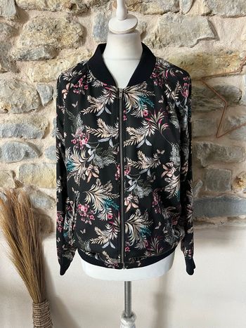 Blouson noir satiné à fleurs Ikks M