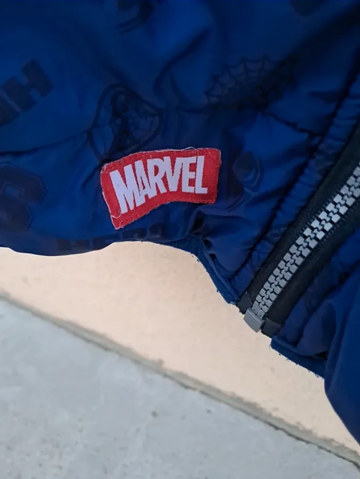 Doudoune Marvel 8 ans - photo numéro 3