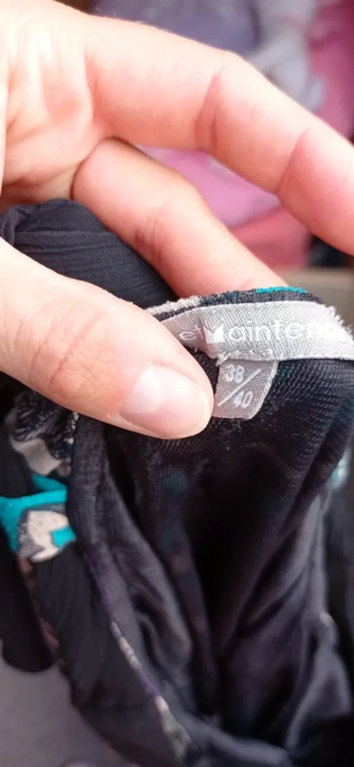 Top été marqué Ici et maintenant
Taille 38/40
Bien porté état satisfaisant tissu qui Bouloche - photo numéro 6