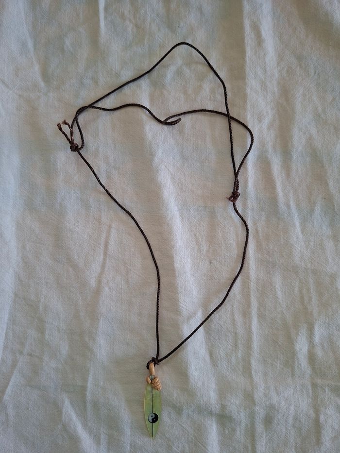 Collier pendentif planche de surf