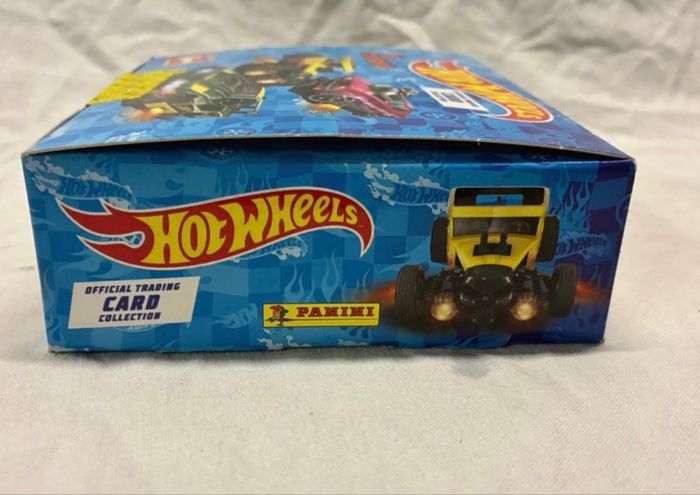 Box 24 boosters cartes à collectionner Hotwheels on the Road