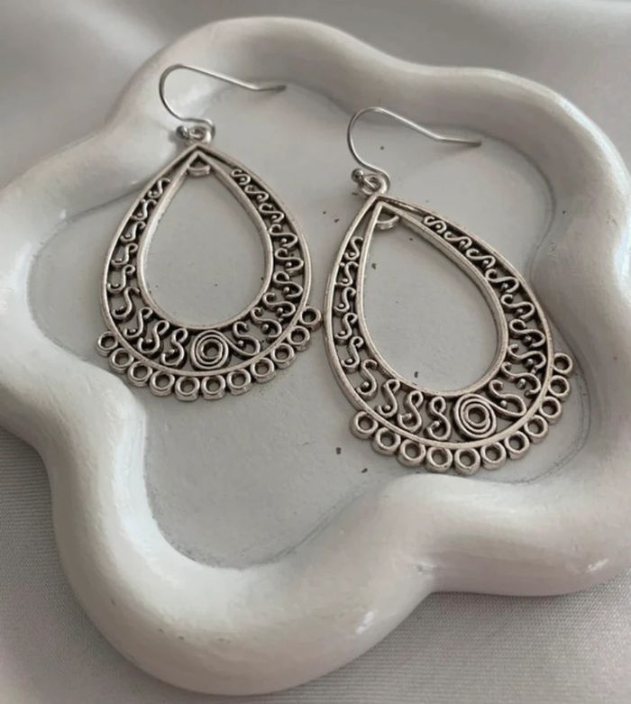 Boucles d’oreilles bohémiennes goutte d’eau argentée - photo numéro 4