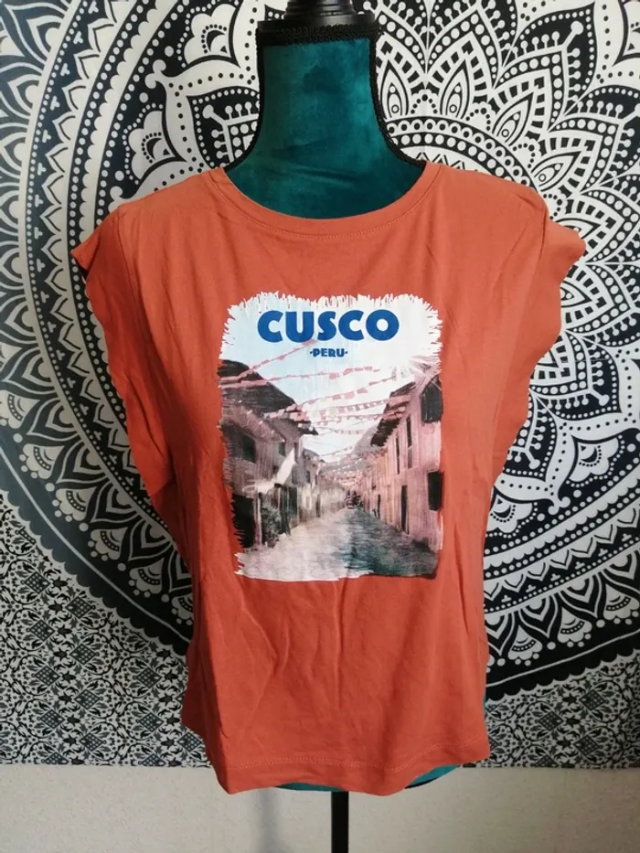 Tee-shirt rouille épaules larges effet épaulettes avec photo cusco peru / gémo / (M) - photo numéro 2