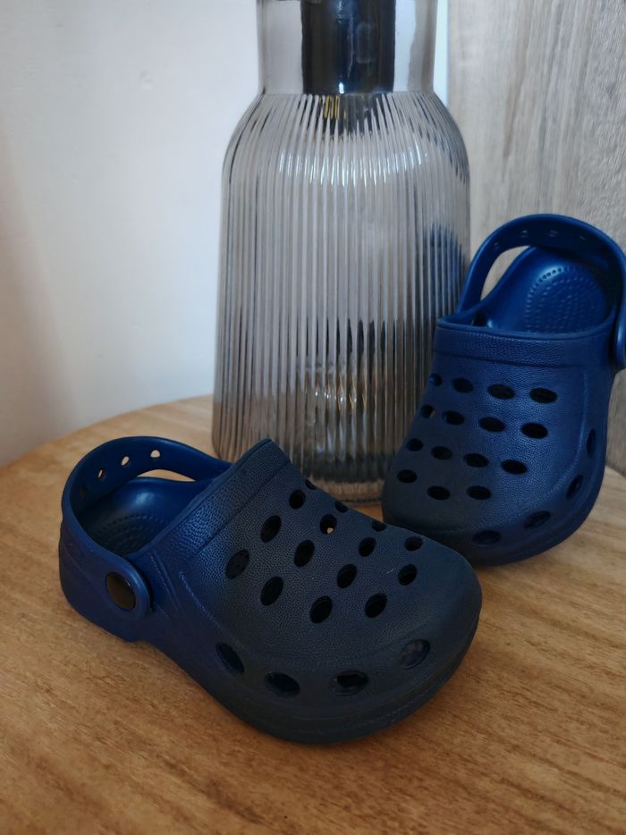 Chaussure garçon style crocs pointure 26 neuve - photo numéro 2