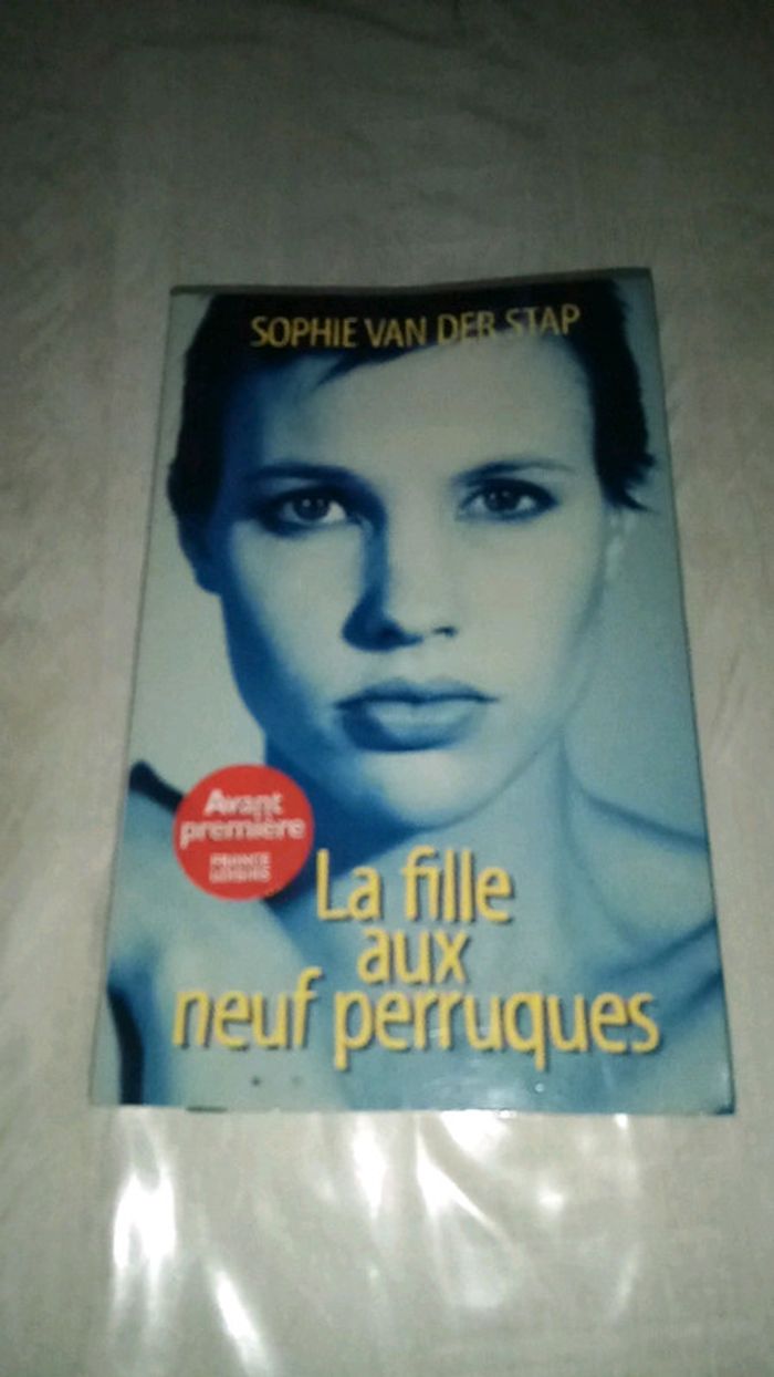 La fille aux neuf perruques