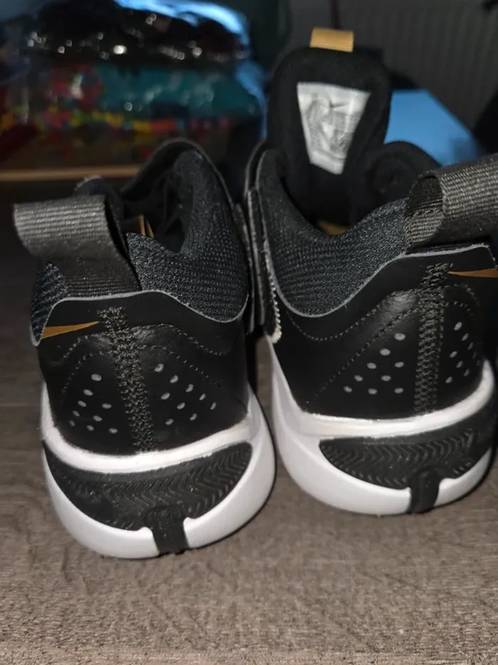 Basket nike pointure 37,5 - photo numéro 8