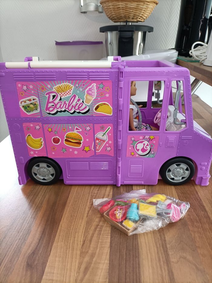 Camion foodtruck avec 1 barbie et alimentation - photo numéro 9