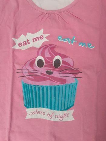 Sweet rose motif cupcake