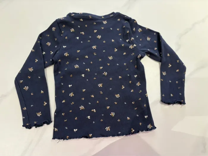 T-shirt manches longues fleurs bleu marine/dorée 4 ans Kiabi - photo numéro 3