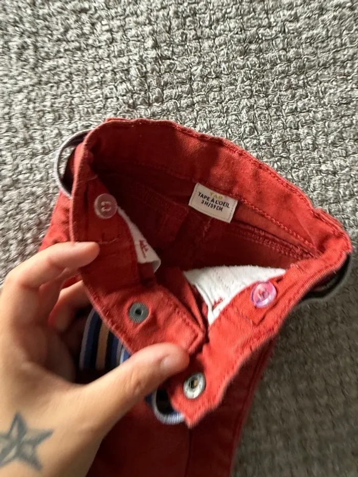 Jeans slim rouge avec ceinture (3mois) - photo numéro 3