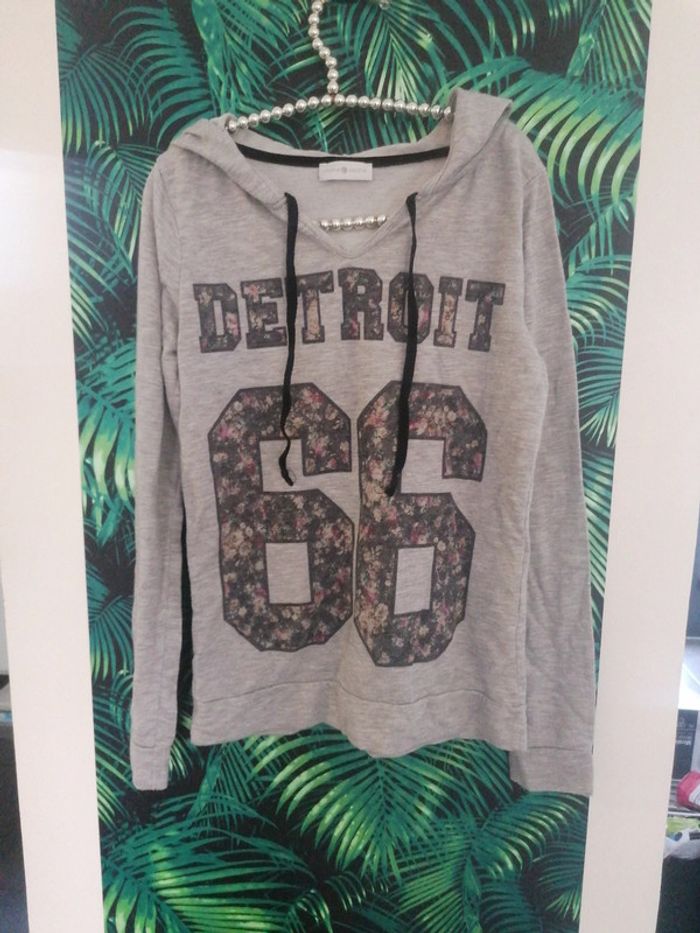 Haut a capuche cache cache 1 G