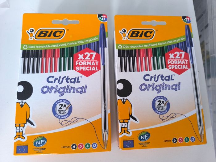 2 Lots de 27 stylos bic cristal - mélange rouge vert bleu noir