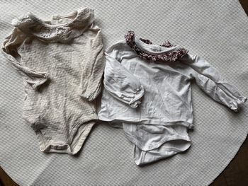 Lot de 2 bodys 9 mois Kiabi Vertbaudet tbe