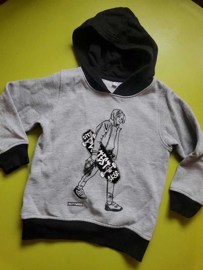 Pull à capuche 5 ans - photo numéro 2
