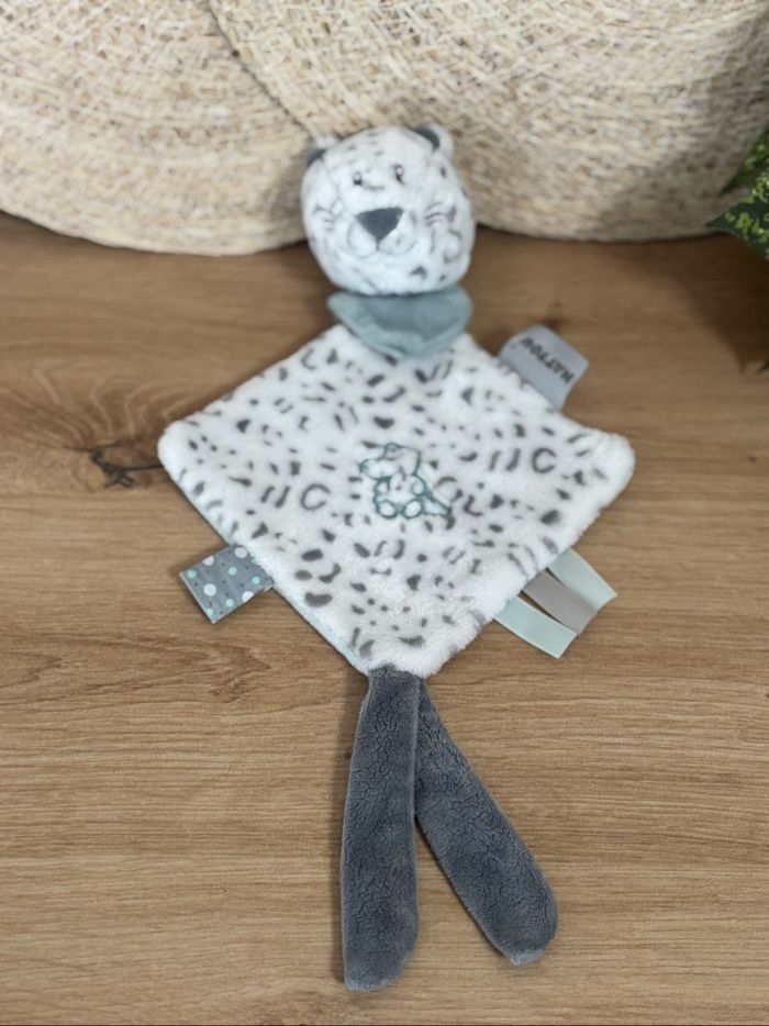 Doudou plat léopard des neiges Léa gris blanc nattou - photo numéro 2