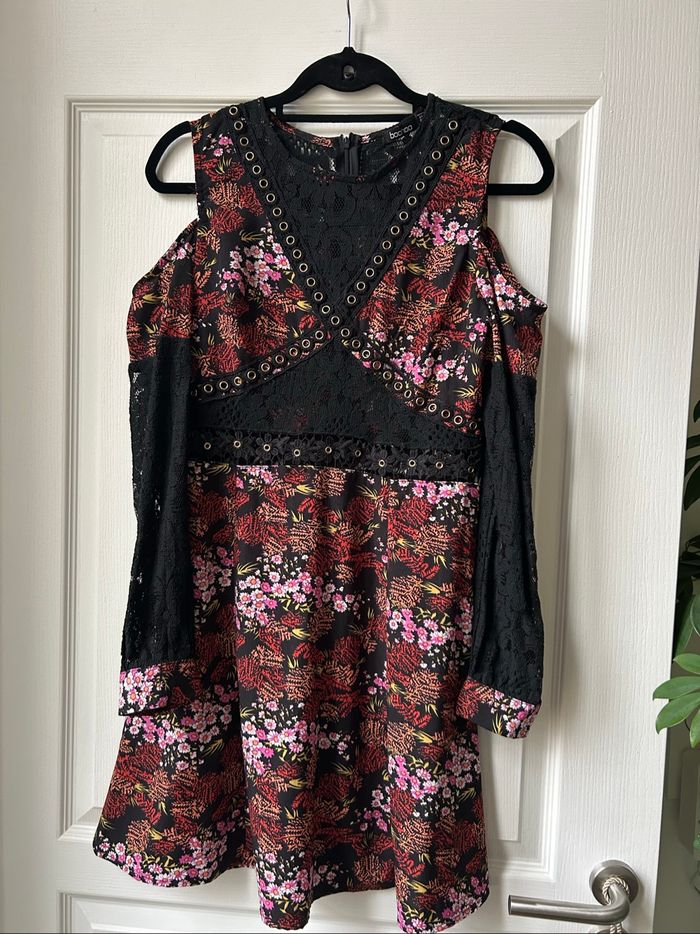 Jolie robe de la marque Boohoo taille 38
