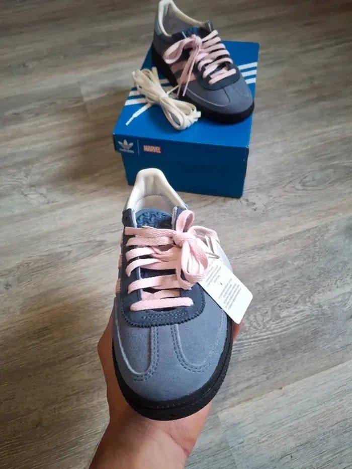 Adidas Spezial Marvel Taille 36 Neuves édition Spéciale - photo numéro 2