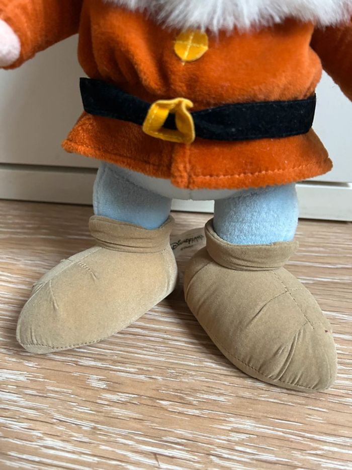 Peluche vintage Disneyland Paris - Joyeux - blanche neige et les 7 nains - photo numéro 4